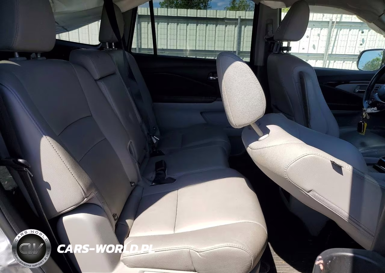 2017 Honda Pilot Touring VIN:5FNYF6H99HB076692 - 10