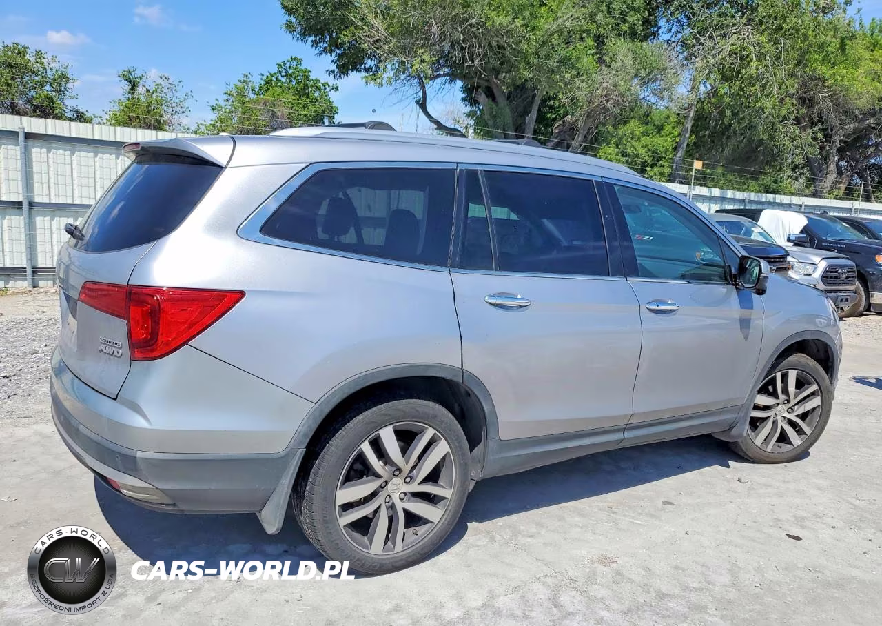 2017 Honda Pilot Touring VIN:5FNYF6H99HB076692 - 3