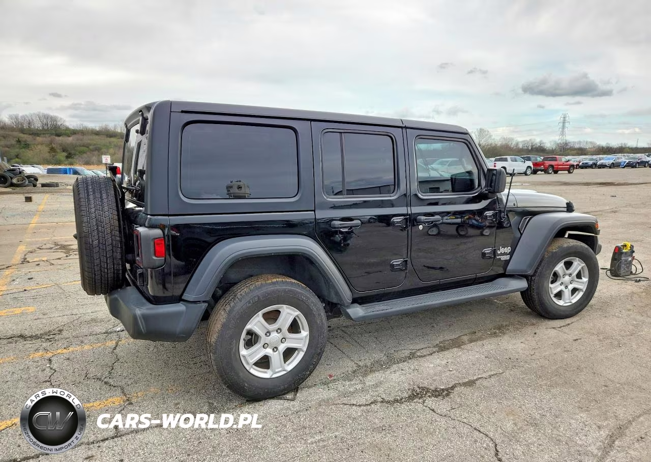2020 Jeep Wrangler Unlimited Sport VIN:1C4HJXDNXLW300743 - 3