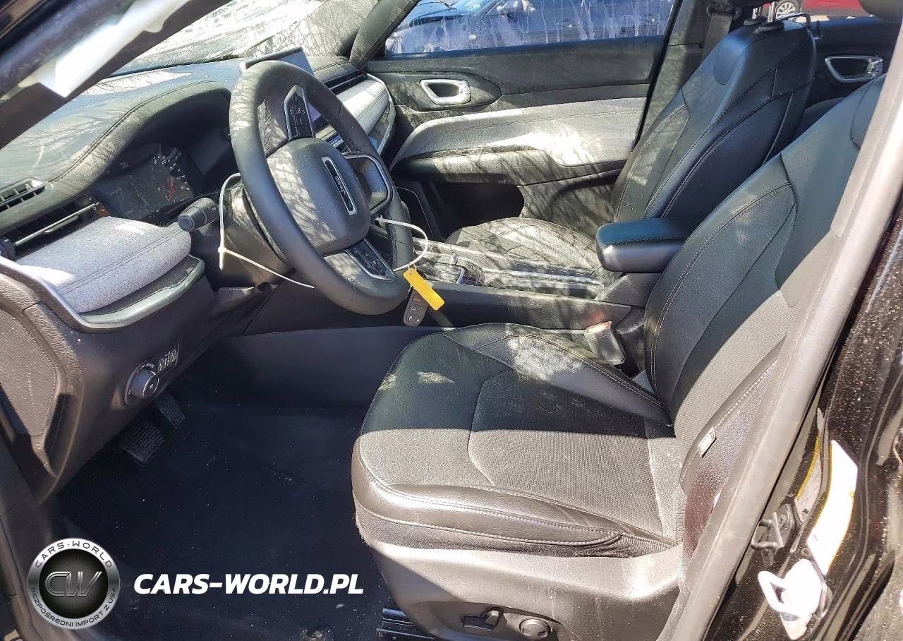 2023 Jeep Compass Latitude Lux VIN:3C4NJDFN8PT517489 - 7