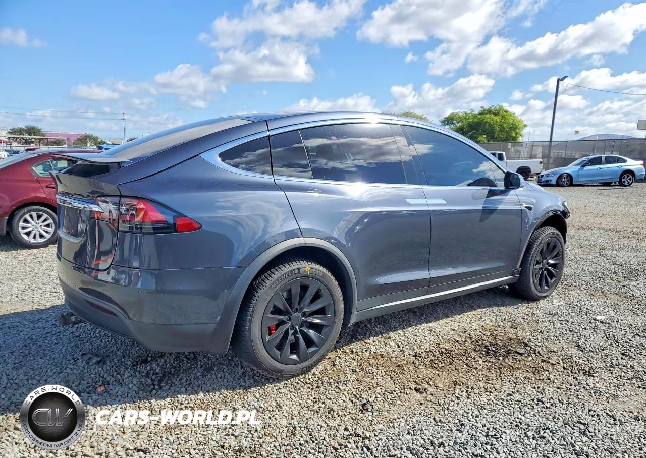 2017 Tesla Model X VIN:5YJXCBE4XHF062726 - 3