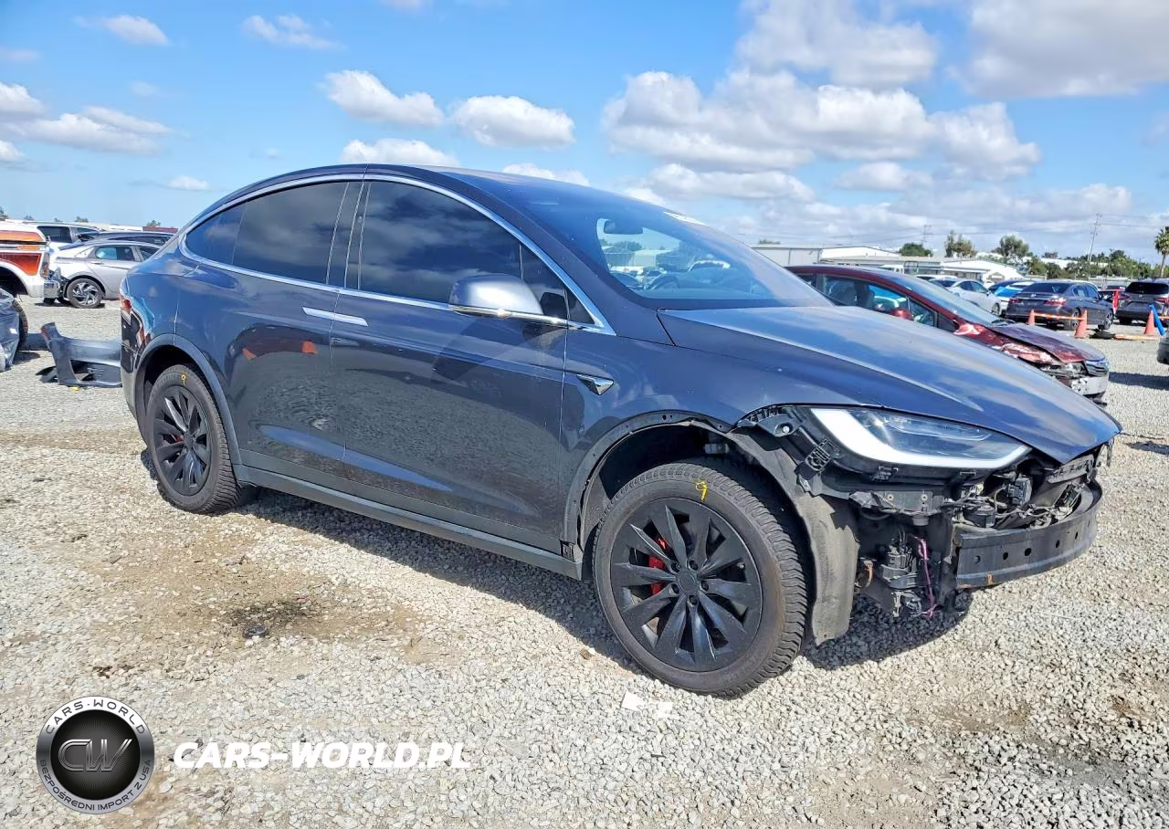 2017 Tesla Model X VIN:5YJXCBE4XHF062726 - 4