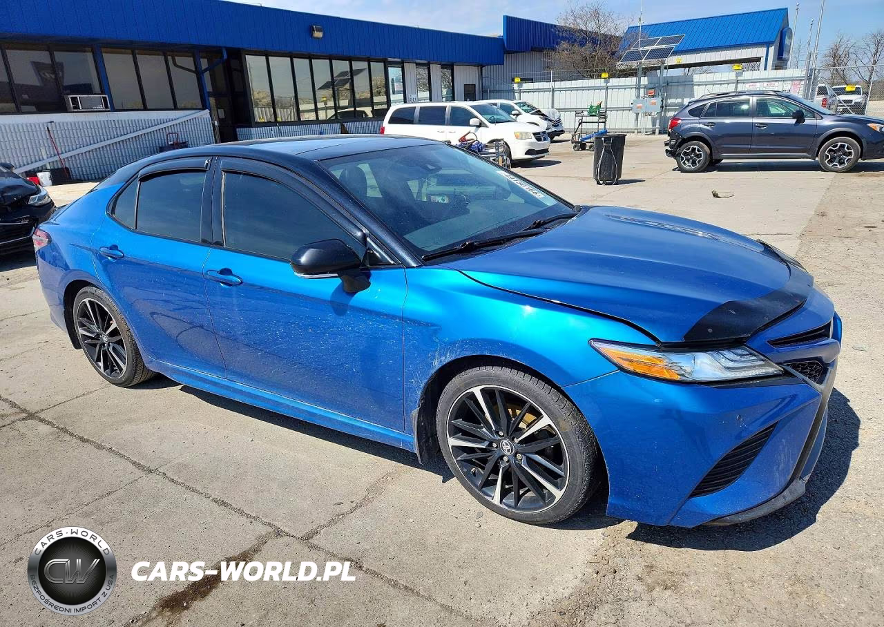 2018 Toyota Camry Xse VIN:4T1B61HK0JU098603 - 4
