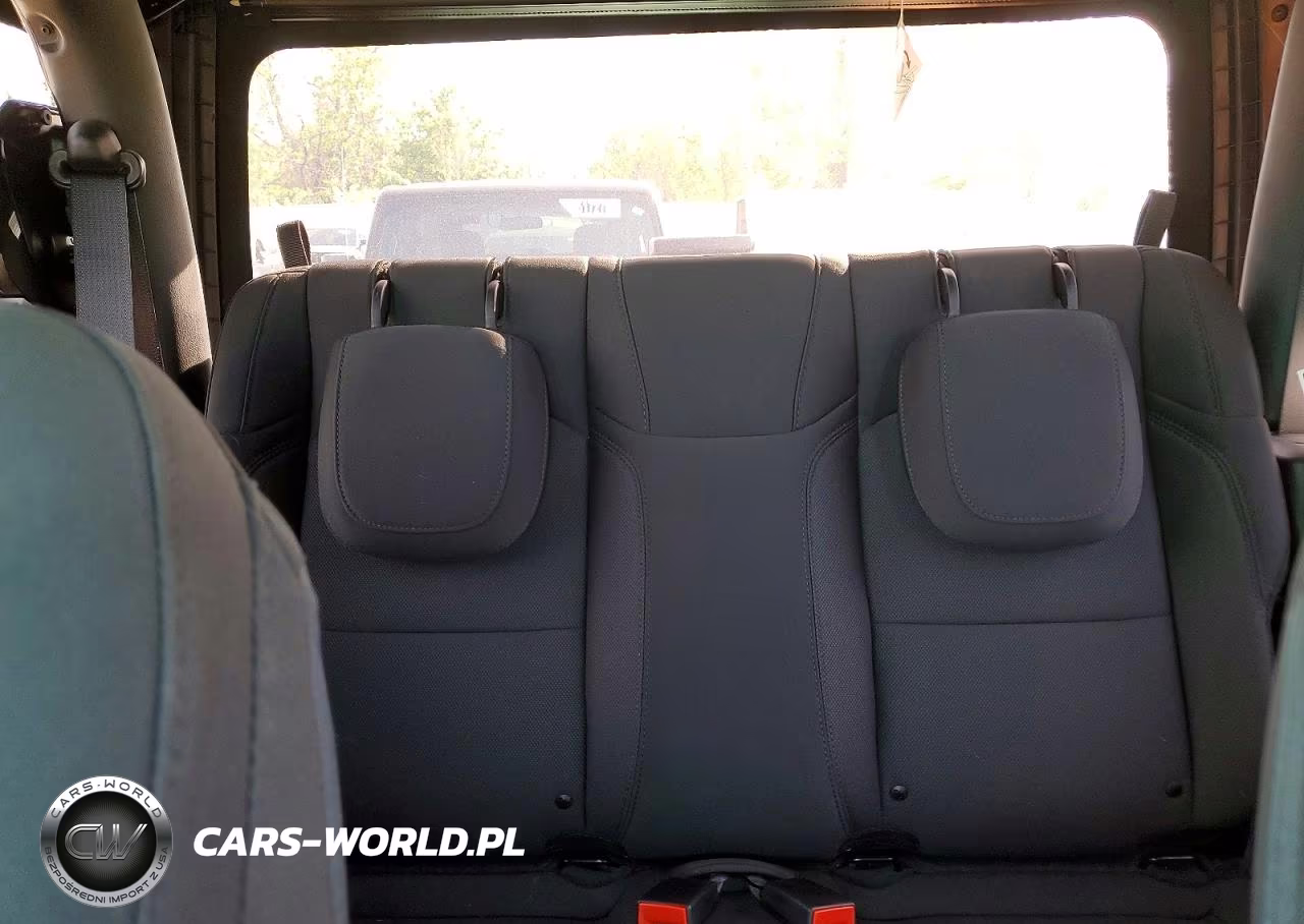 2021 Jeep Wrangler Sport VIN:1C4GJXAN3MW756584 - 10