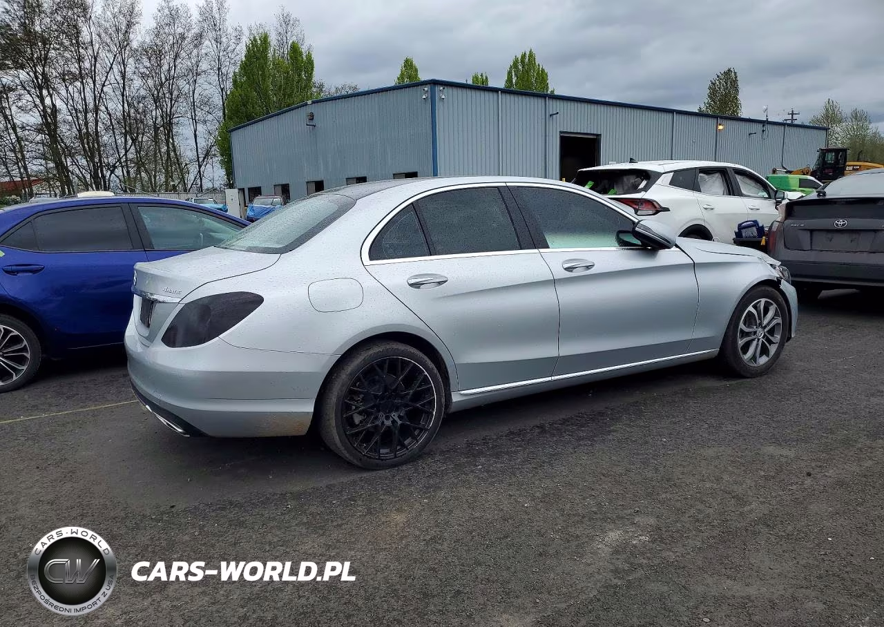 2017 Mercedes-Benz C 300 4Matic VIN:55SWF4KBXHU187922 - 3
