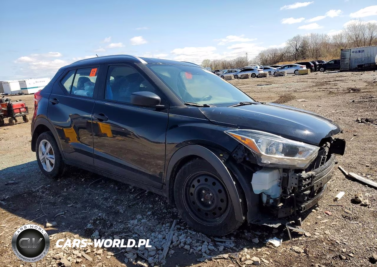 2019 Nissan Kicks S VIN:3N1CP5CU1KL515697 - 4