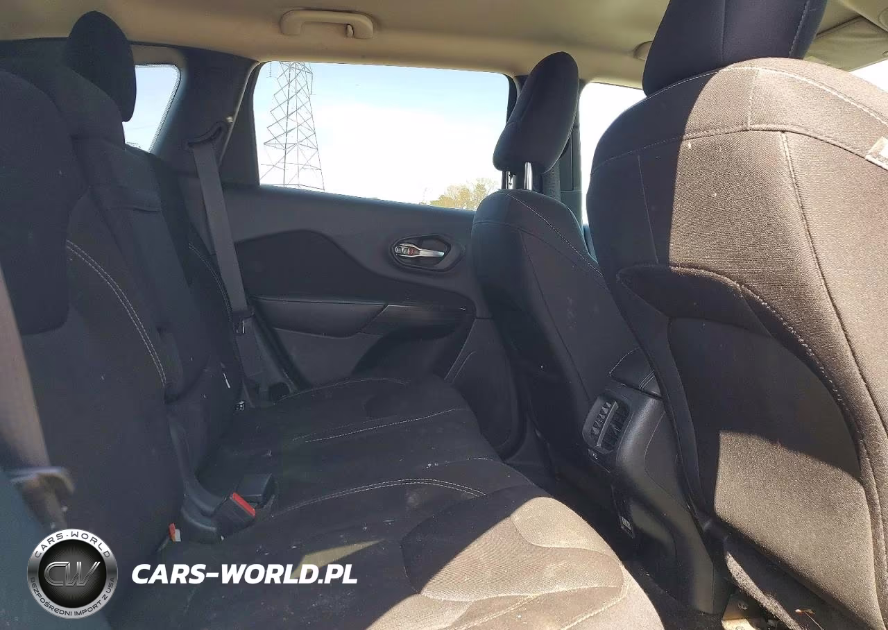2015 Jeep Cherokee Latitude VIN:1C4PJLCB8FW754151 - 11