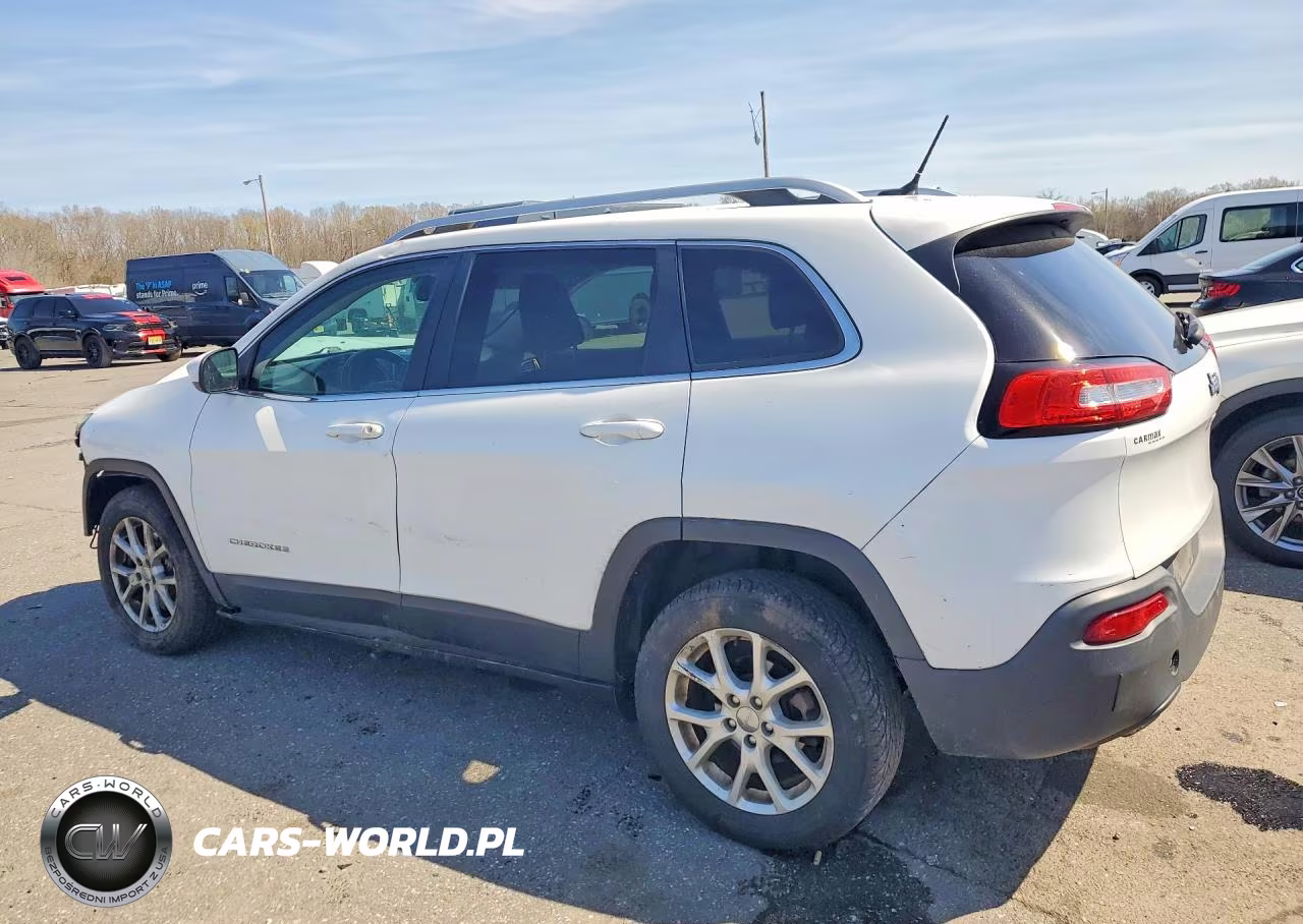 2015 Jeep Cherokee Latitude VIN:1C4PJLCB8FW754151 - 2
