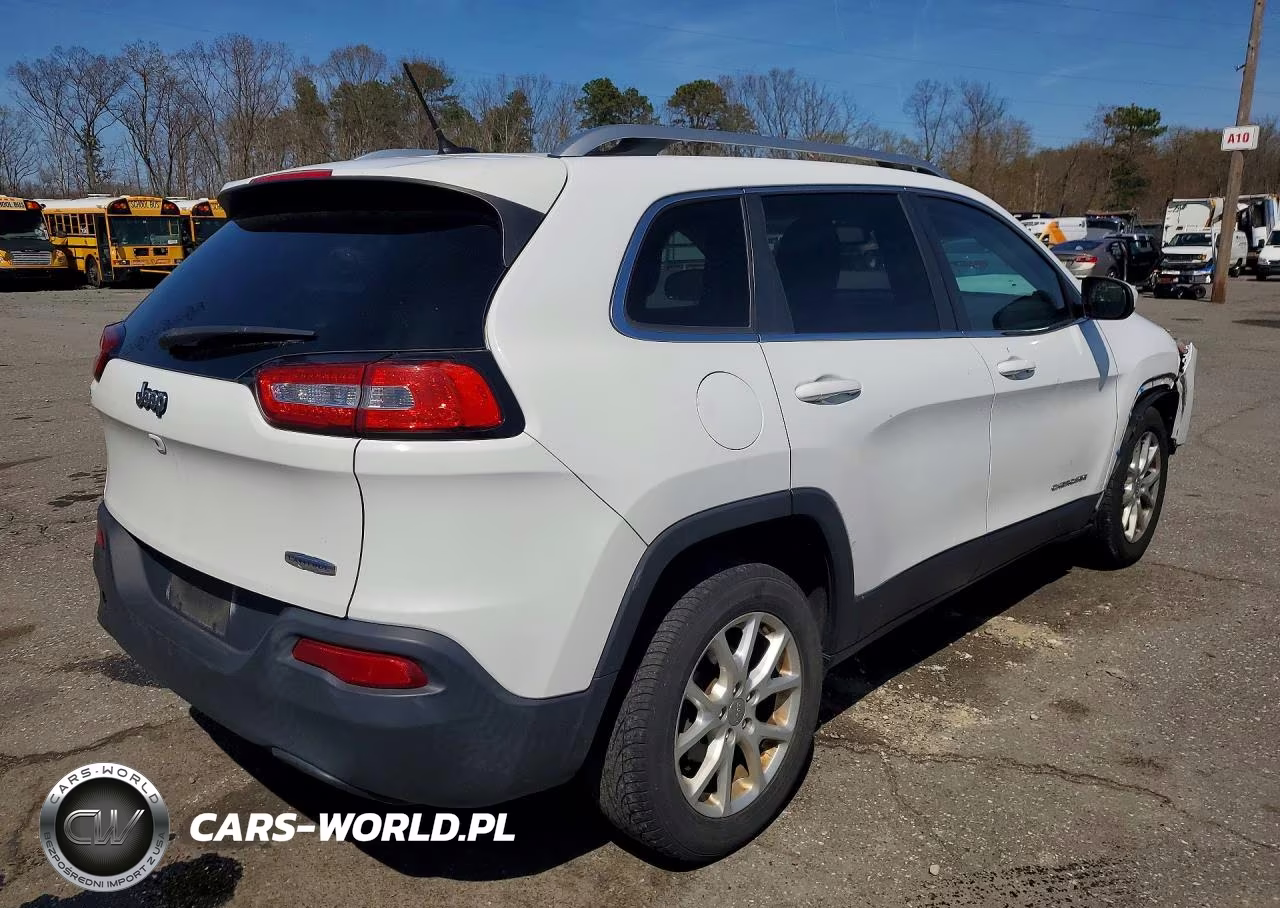 2015 Jeep Cherokee Latitude VIN:1C4PJLCB8FW754151 - 3