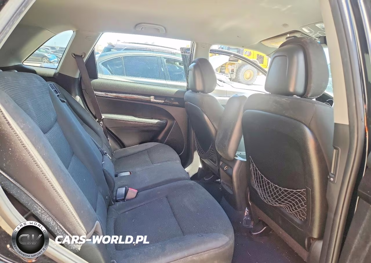 2014 Kia Sorento VIN:5XYKT3A60EG444677 - 11