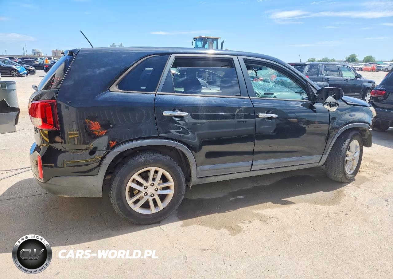 2014 Kia Sorento VIN:5XYKT3A60EG444677 - 3