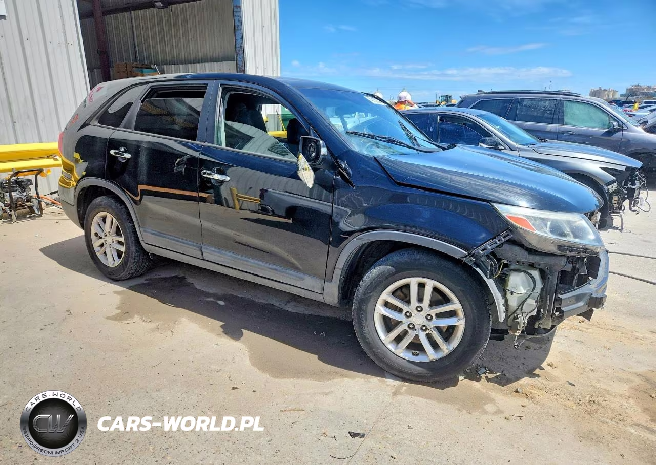 2014 Kia Sorento VIN:5XYKT3A60EG444677 - 4
