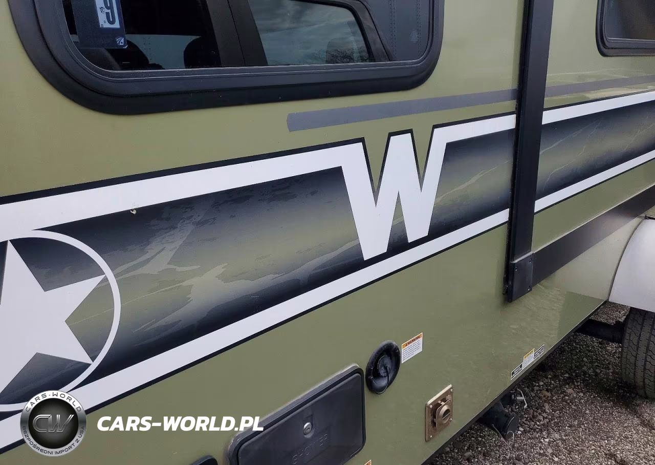 2018 Winnebago Mini Drop Camper VIN:54CTW1G13J3039620 - 9