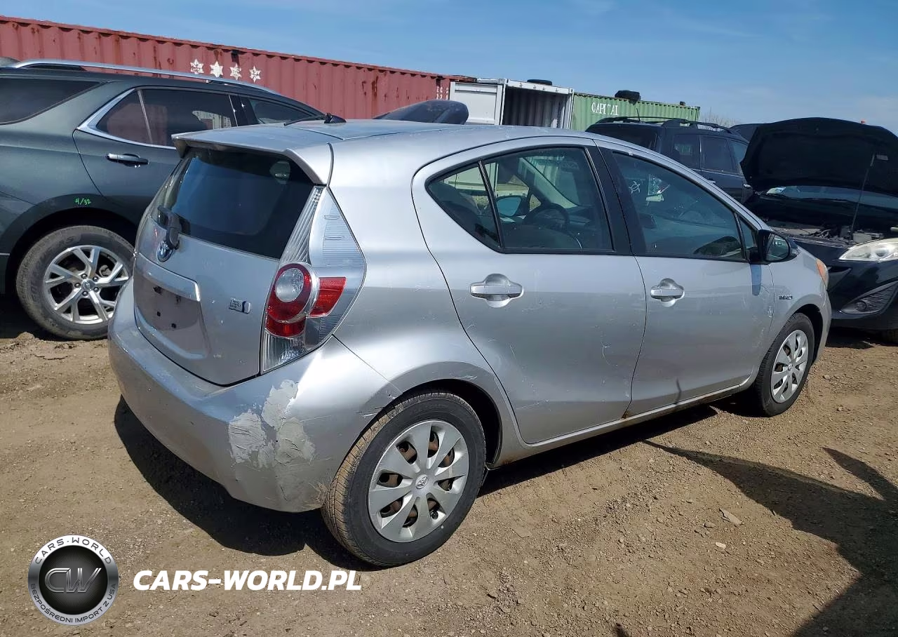 2013 Toyota Prius C Two VIN:JTDKDTB31D1550524 - 3