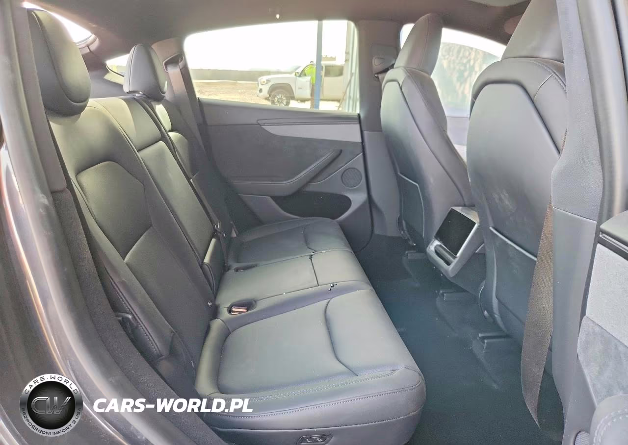 2026 Tesla Model Y VIN:7SAYGDED6TF586827 - 11