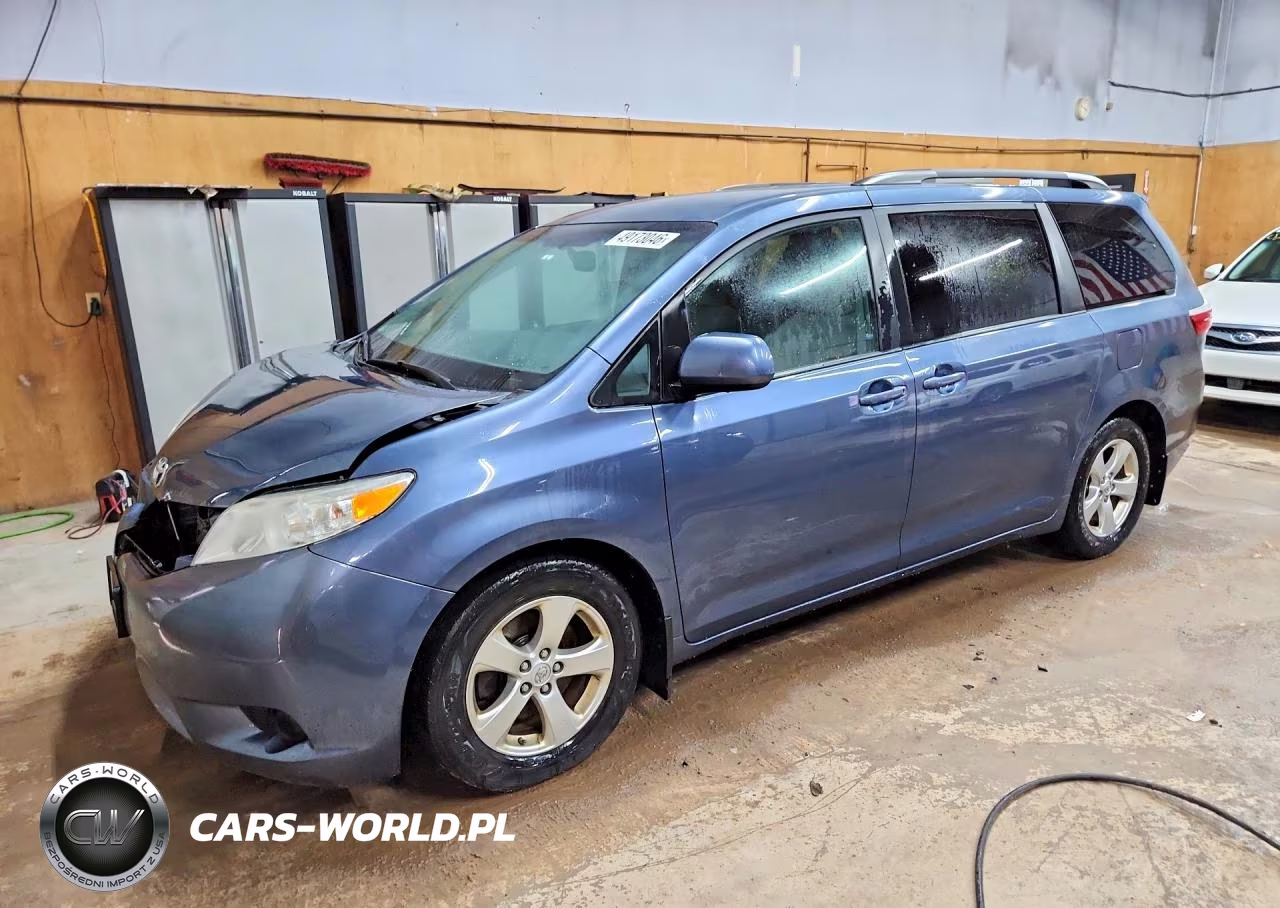 2015 Toyota Sienna Le 8-Passenger