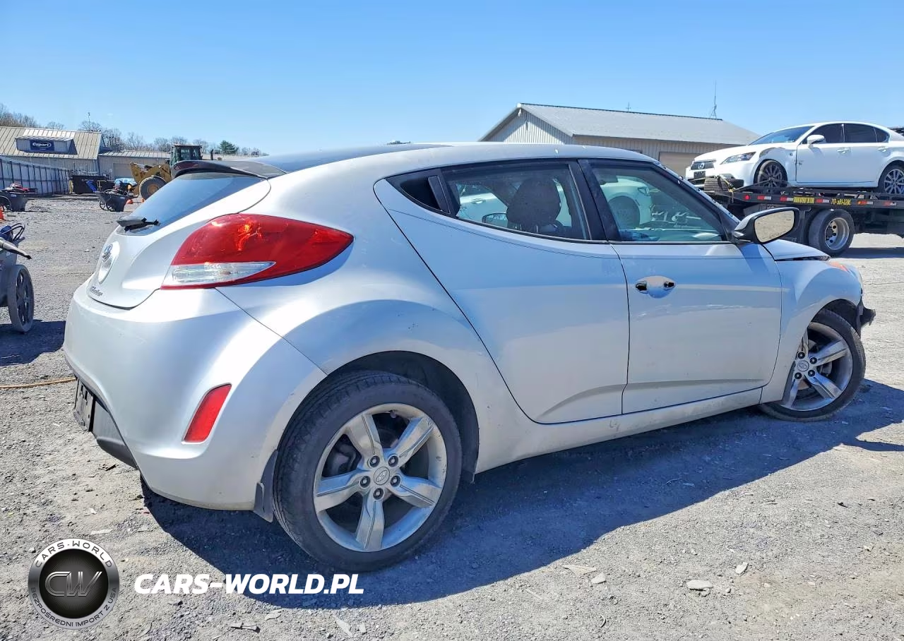 2015 Hyundai Veloster Base VIN:KMHTC6AD9FU243408 - 3