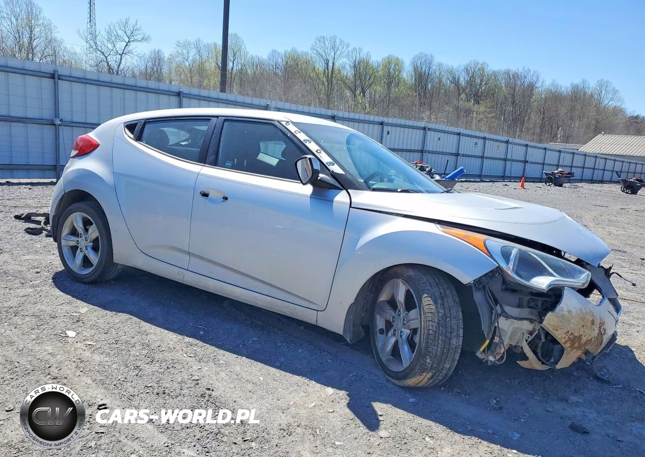 2015 Hyundai Veloster Base VIN:KMHTC6AD9FU243408 - 4