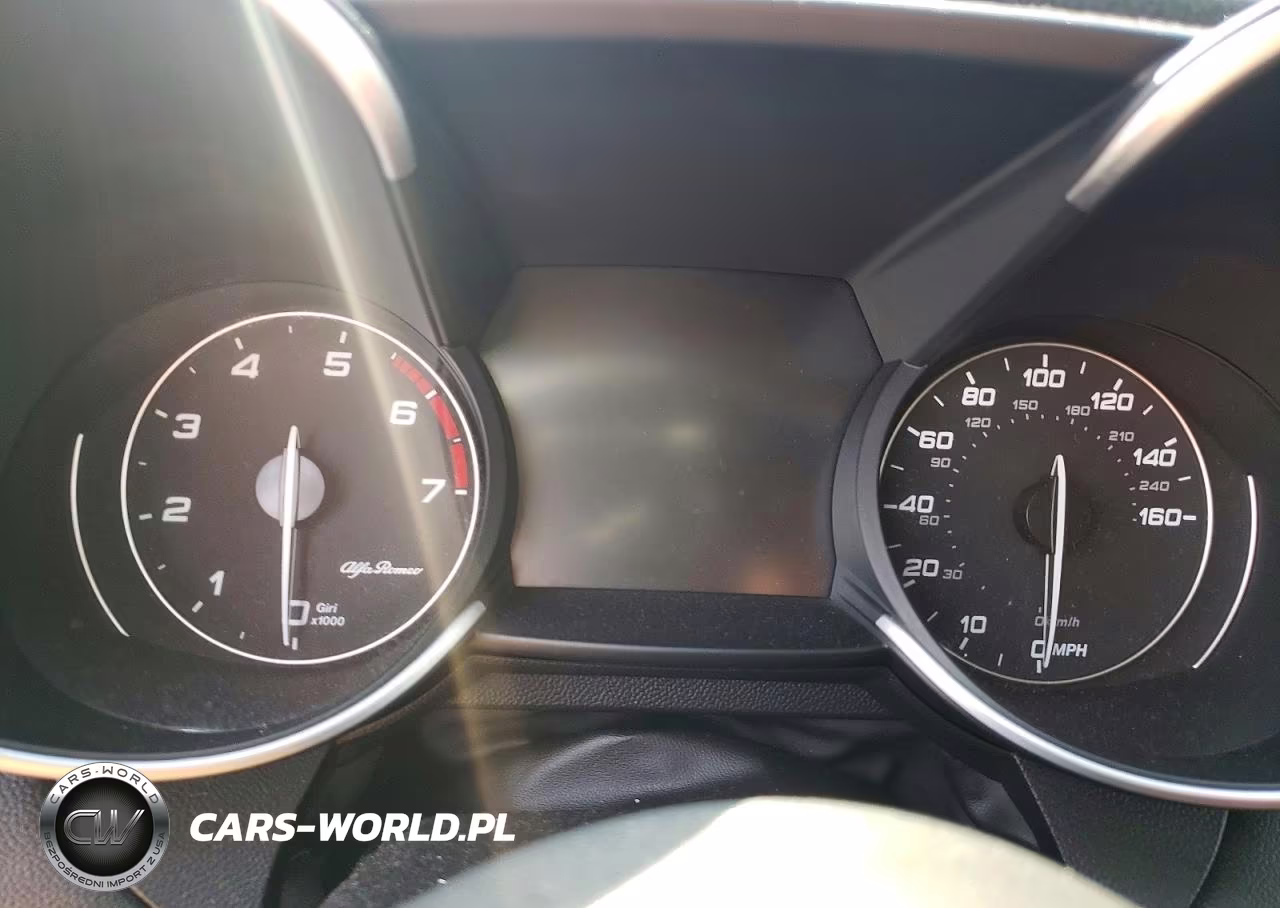 2019 Alfa Romeo Giulia Ti VIN:ZARFAMBN3K7605816 - 9
