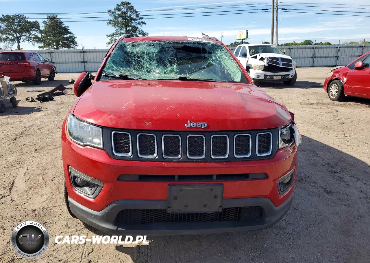 2018 Jeep Compass Latitude VIN:3C4NJDBB6JT485340 - 5
