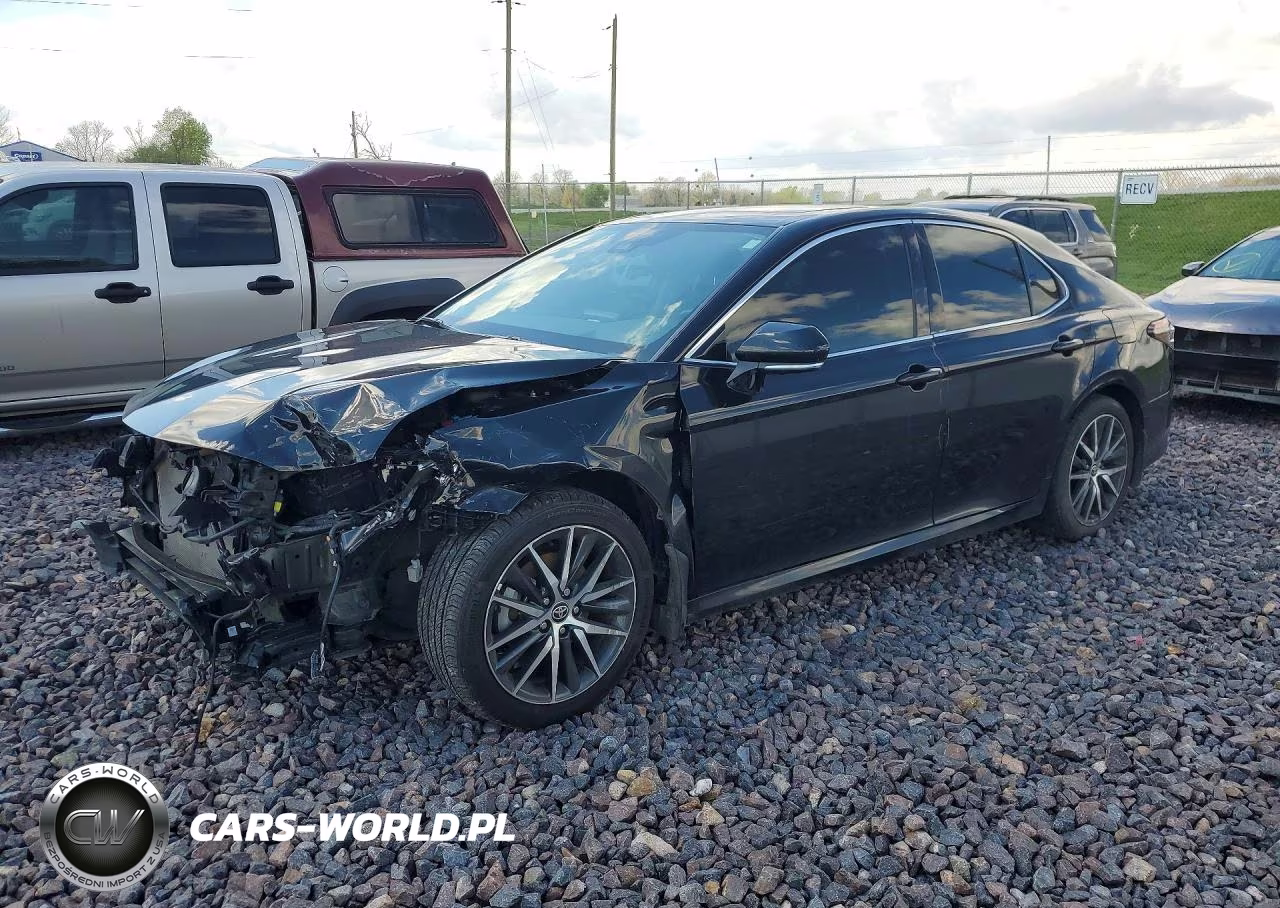 2022 Toyota Camry Hybrid Xle