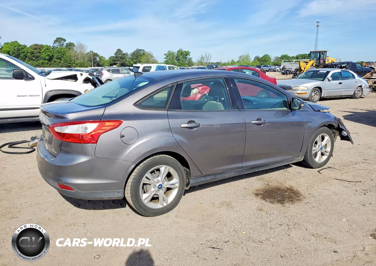 2013 Ford Focus Se VIN:1FADP3F2XDL345781 - 3