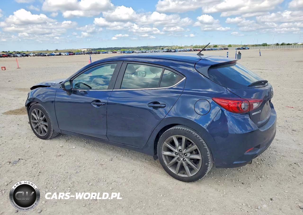 2018 Mazda 3 Touring VIN:3MZBN1L39JM261323 - 2