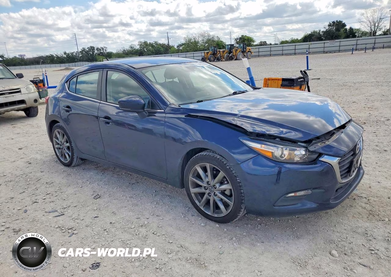 2018 Mazda 3 Touring VIN:3MZBN1L39JM261323 - 4