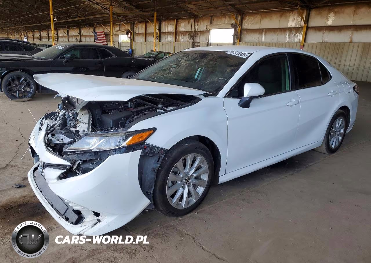 2020 Toyota Camry Le – zdjęcie 1 z 12