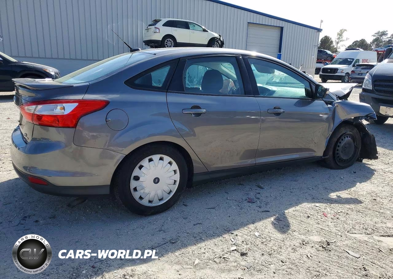 2014 Ford Focus Se VIN:1FADP3F21EL376449 - 3