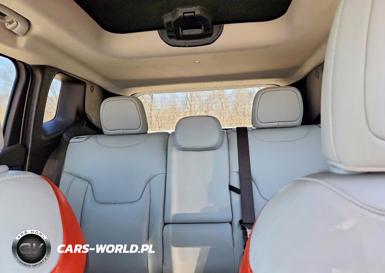 2016 Jeep Renegade Limited VIN:ZACCJBDT1GPD13945 - 10