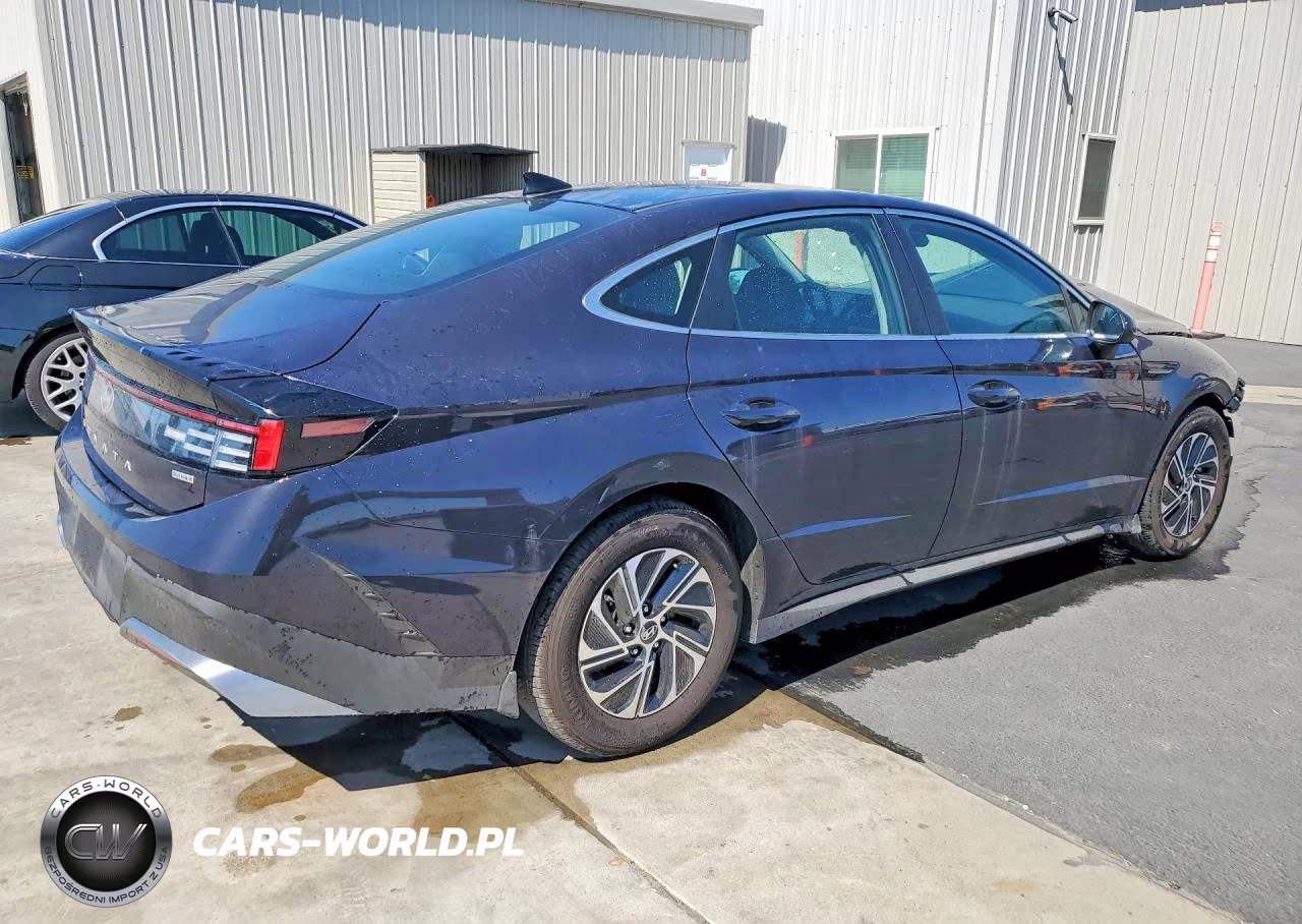 2026 Hyundai Sonata Hybrid Blue VIN:KMHL24JJ1TA143233 - 3