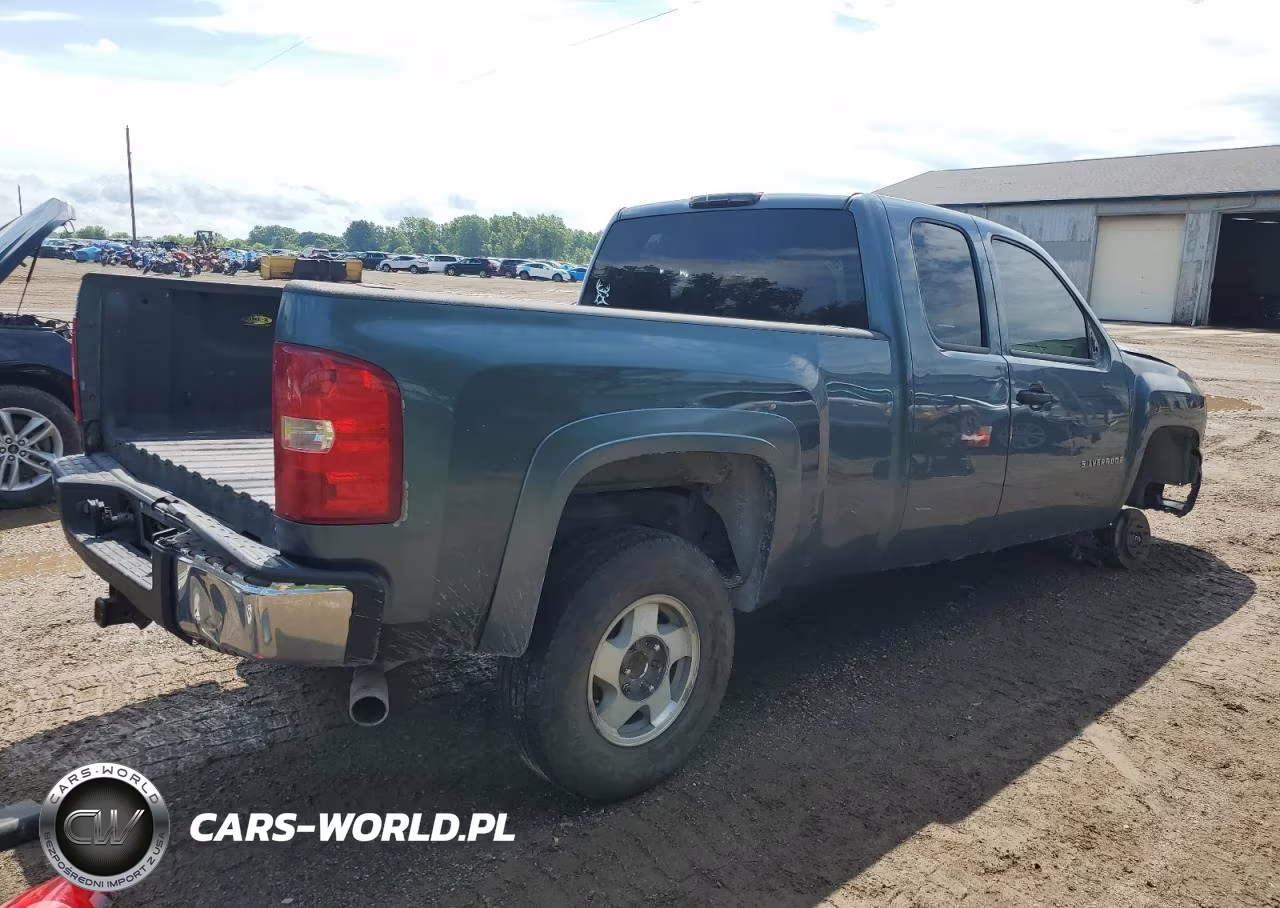2008 Chevrolet Silverado K1500 VIN:2GCEK190281100688 - 3