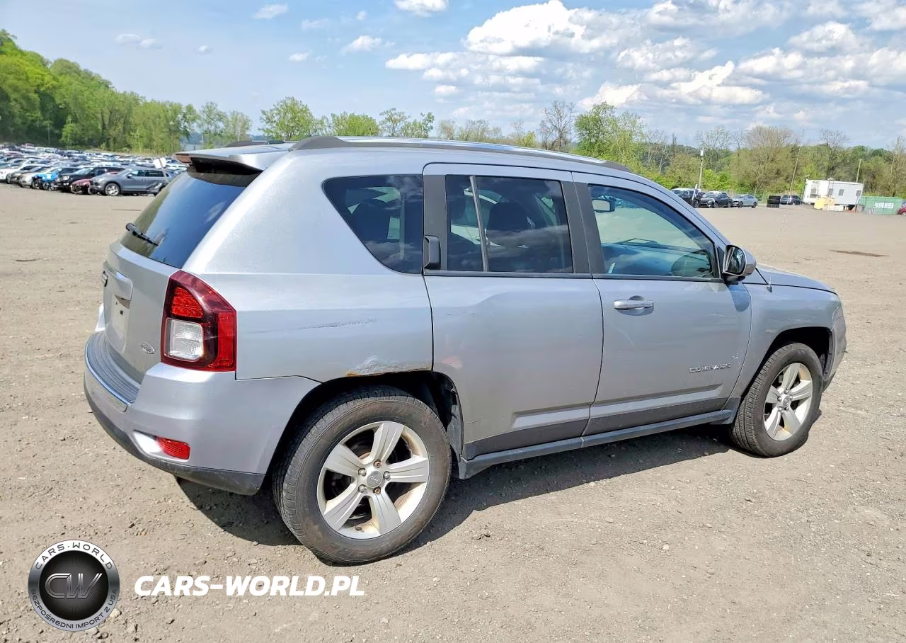 2015 Jeep Compass Latitude VIN:1C4NJDEB4FD162364 - 3