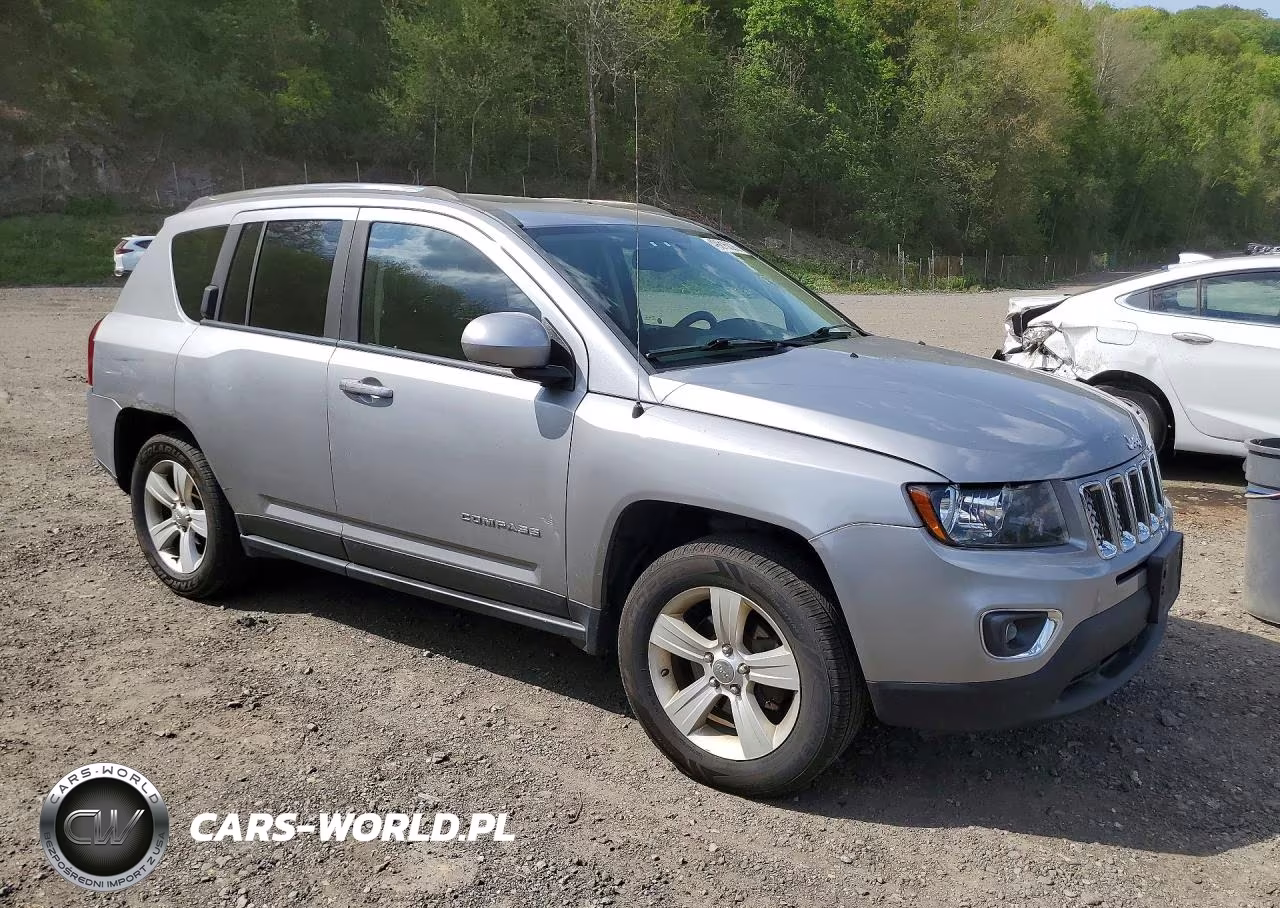 2015 Jeep Compass Latitude VIN:1C4NJDEB4FD162364 - 4