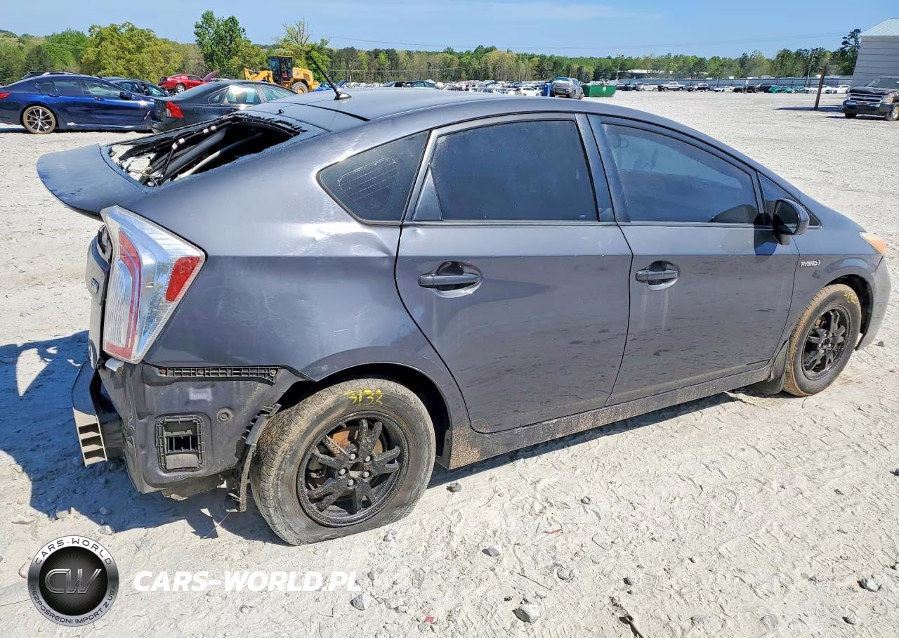 2013 Toyota Prius Two VIN:JTDKN3DU0D5669578 - 3