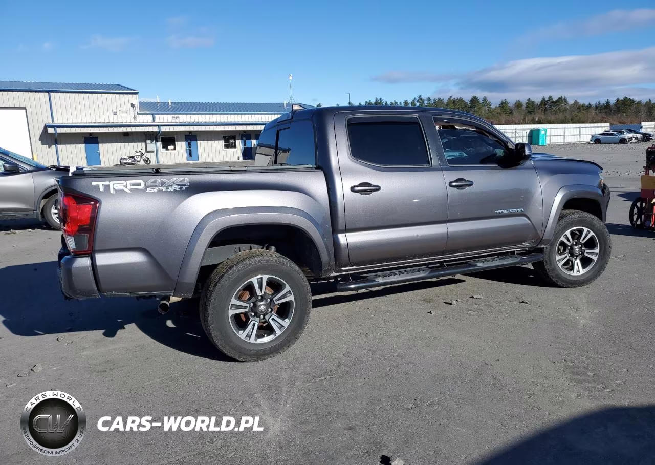 2018 Toyota Tacoma Double Cab VIN:5TFCZ5AN3JX136934 - 3