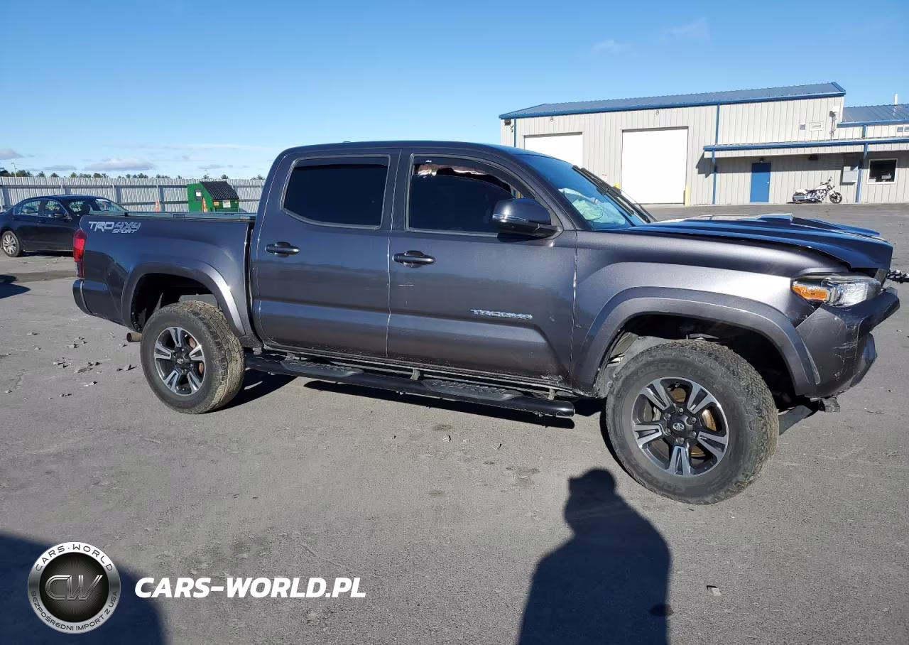 2018 Toyota Tacoma Double Cab VIN:5TFCZ5AN3JX136934 - 4