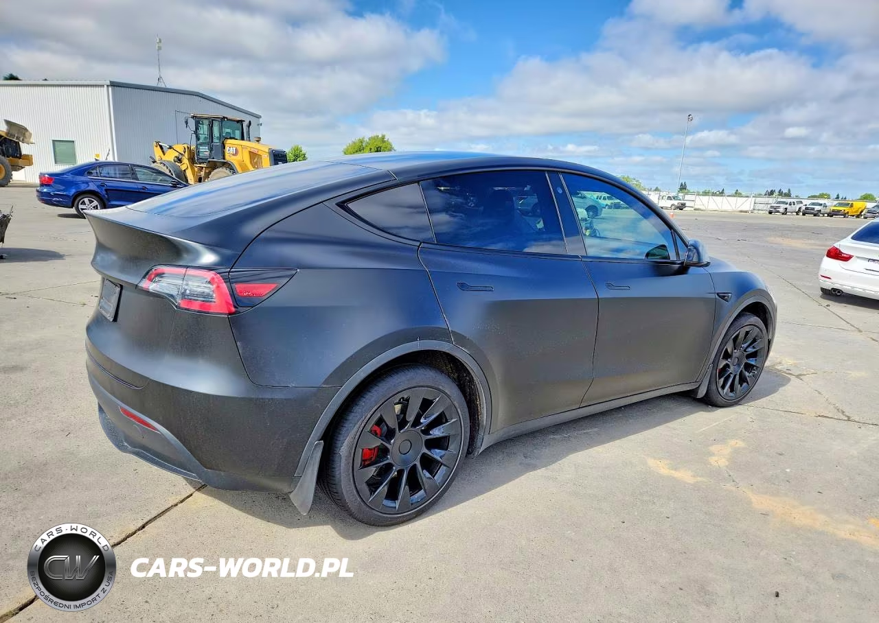 2021 Tesla Model Y VIN:5YJYGDEE2MF115720 - 3