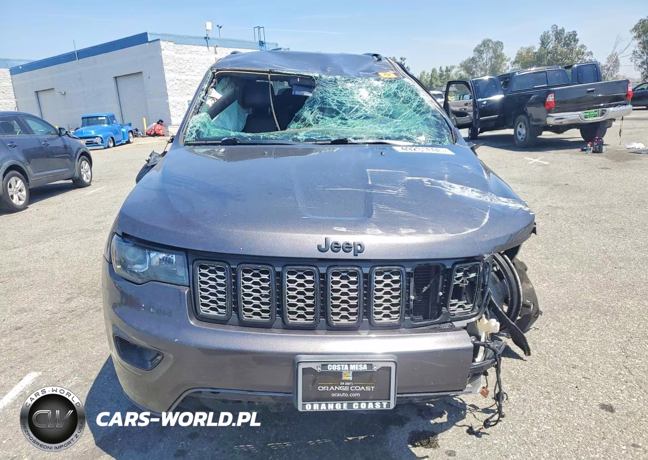2018 Jeep Grand Cherokee Laredo VIN:1C4RJFAG4JC319923 - 5