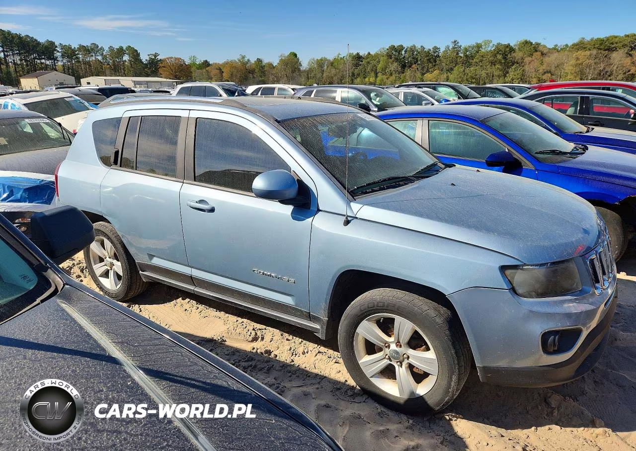 2014 Jeep Compass Latitude VIN:1C4NJDEB7ED528865 - 4