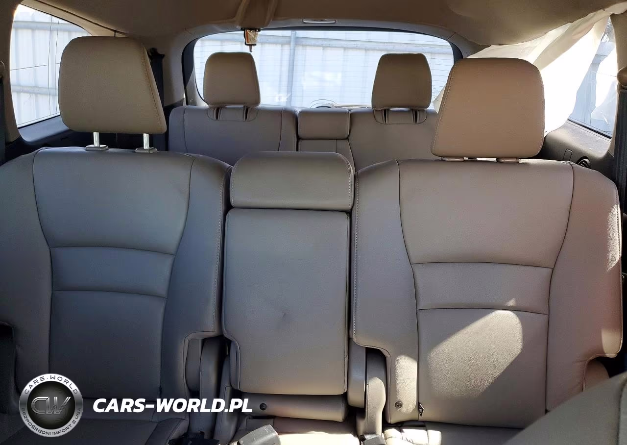 2018 Honda Pilot Touring VIN:5FNYF6H98JB020328 - 10