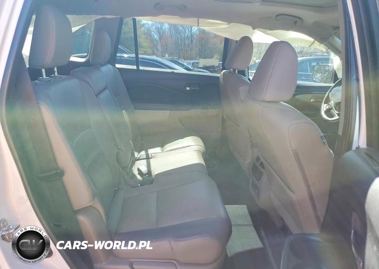 2018 Honda Pilot Touring VIN:5FNYF6H98JB020328 - 11