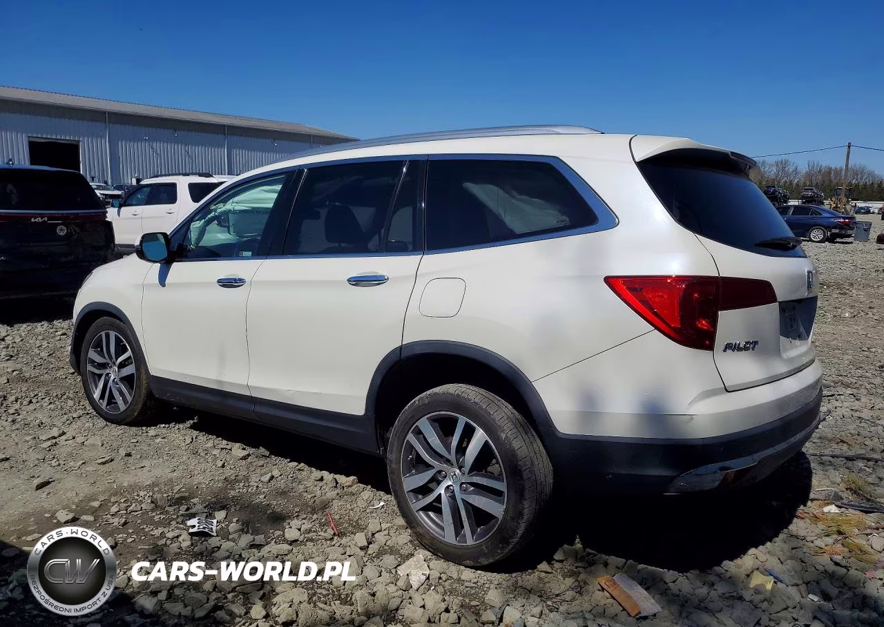 2018 Honda Pilot Touring VIN:5FNYF6H98JB020328 - 2