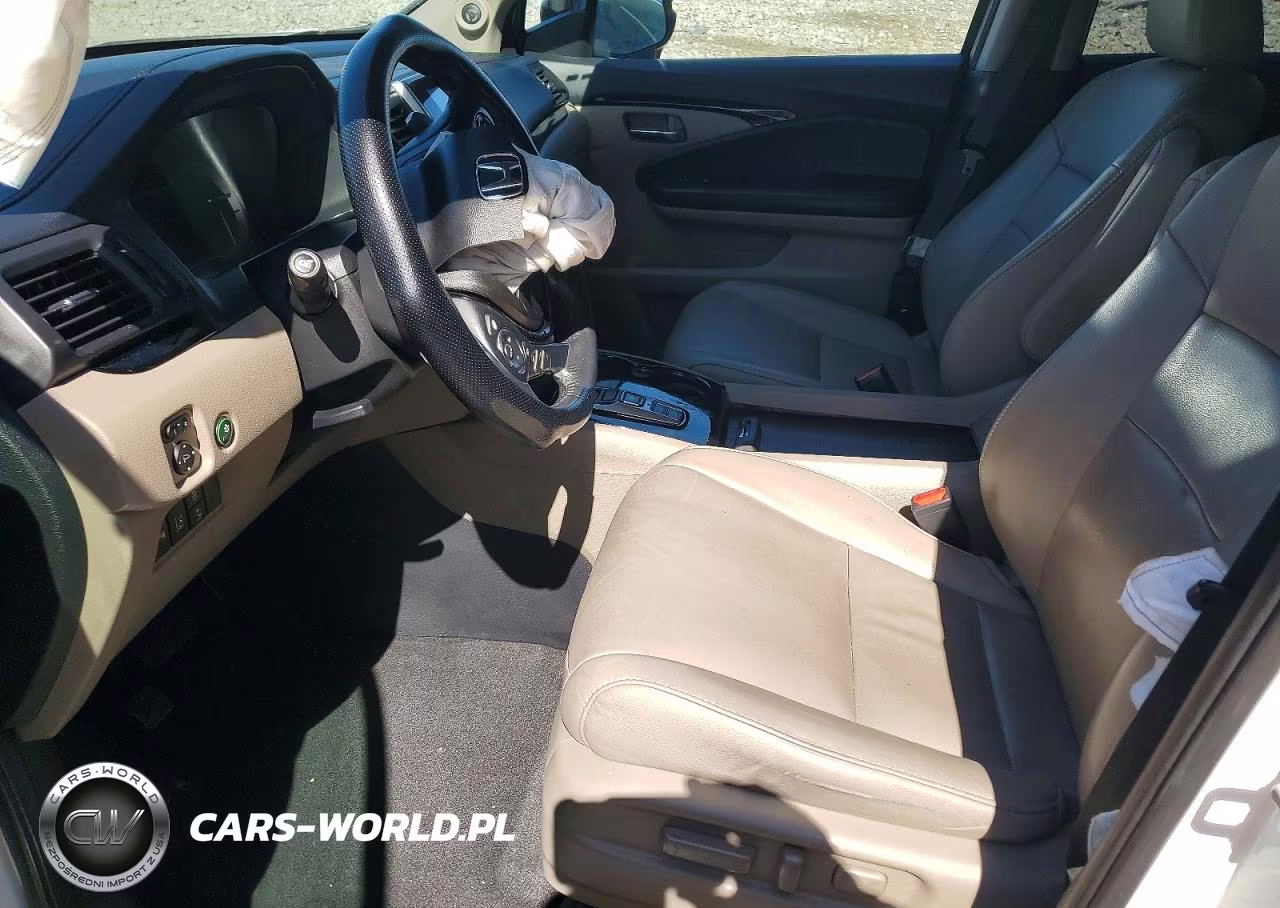 2018 Honda Pilot Touring VIN:5FNYF6H98JB020328 - 7