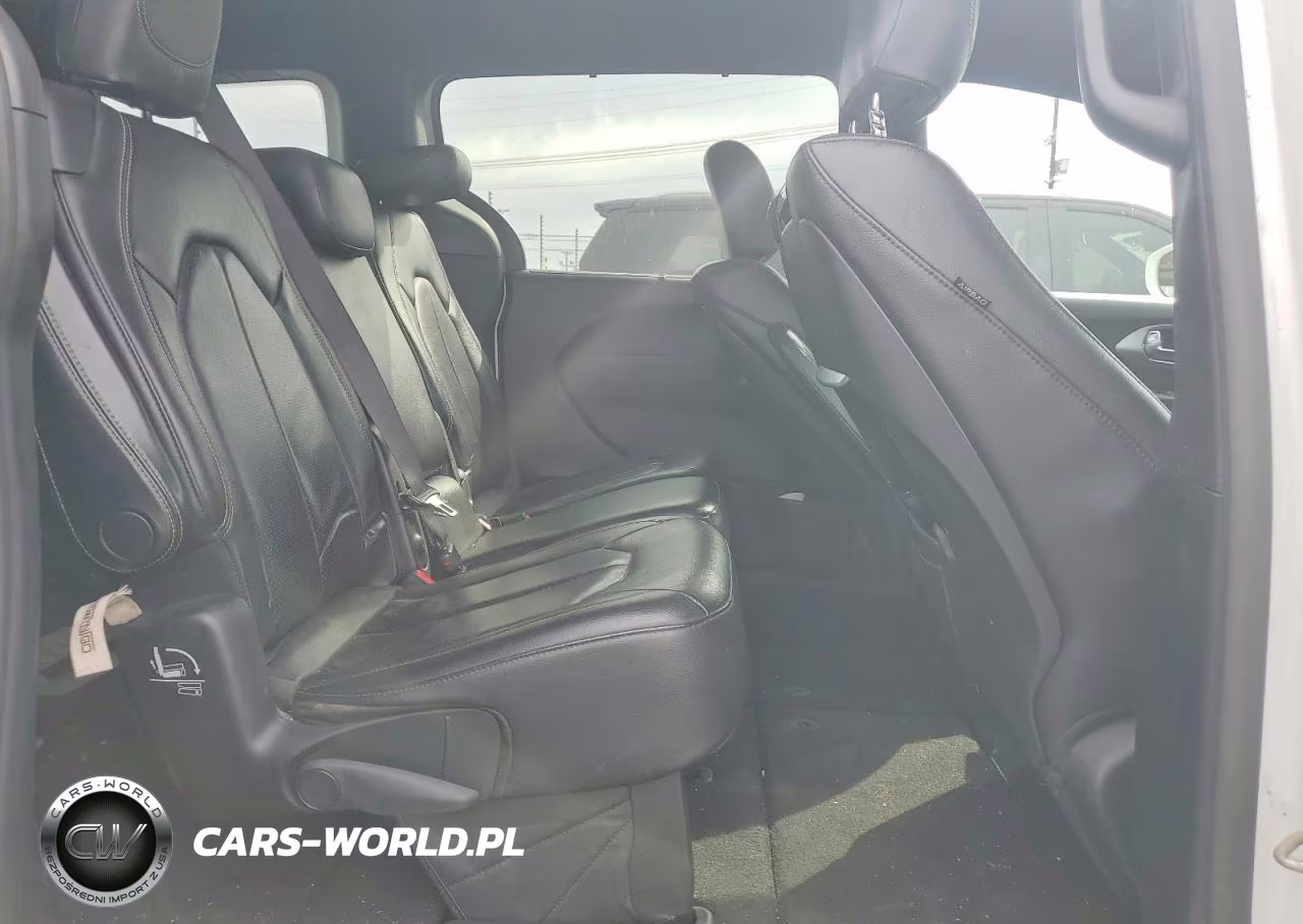 2019 Chrysler Pacifica Touring L Plus VIN:2C4RC1EG8KR574784 - 11
