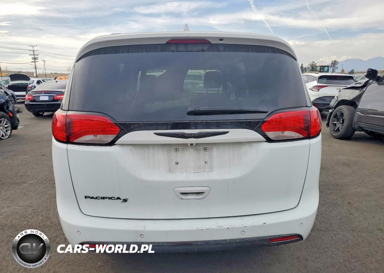 2019 Chrysler Pacifica Touring L Plus VIN:2C4RC1EG8KR574784 - 6