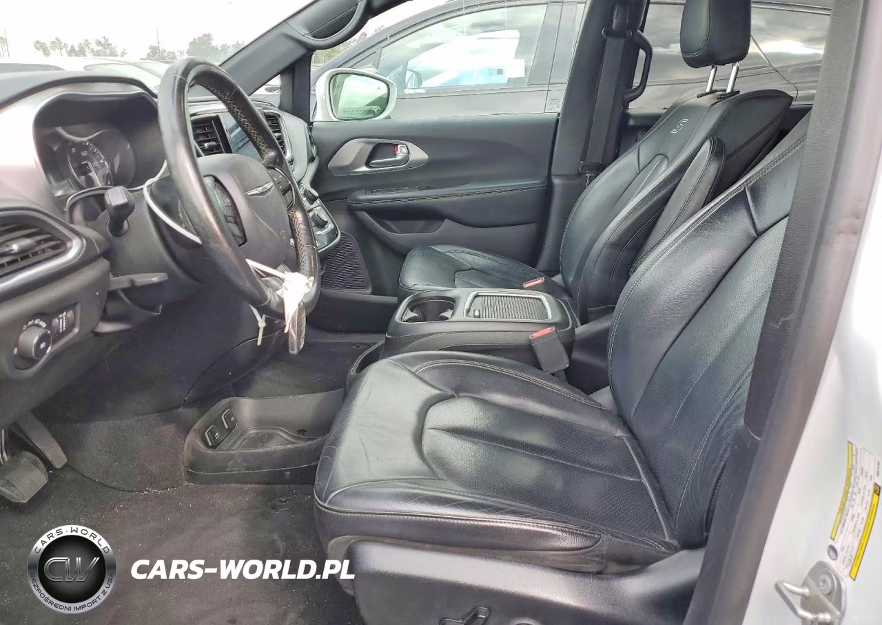 2019 Chrysler Pacifica Touring L Plus VIN:2C4RC1EG8KR574784 - 7