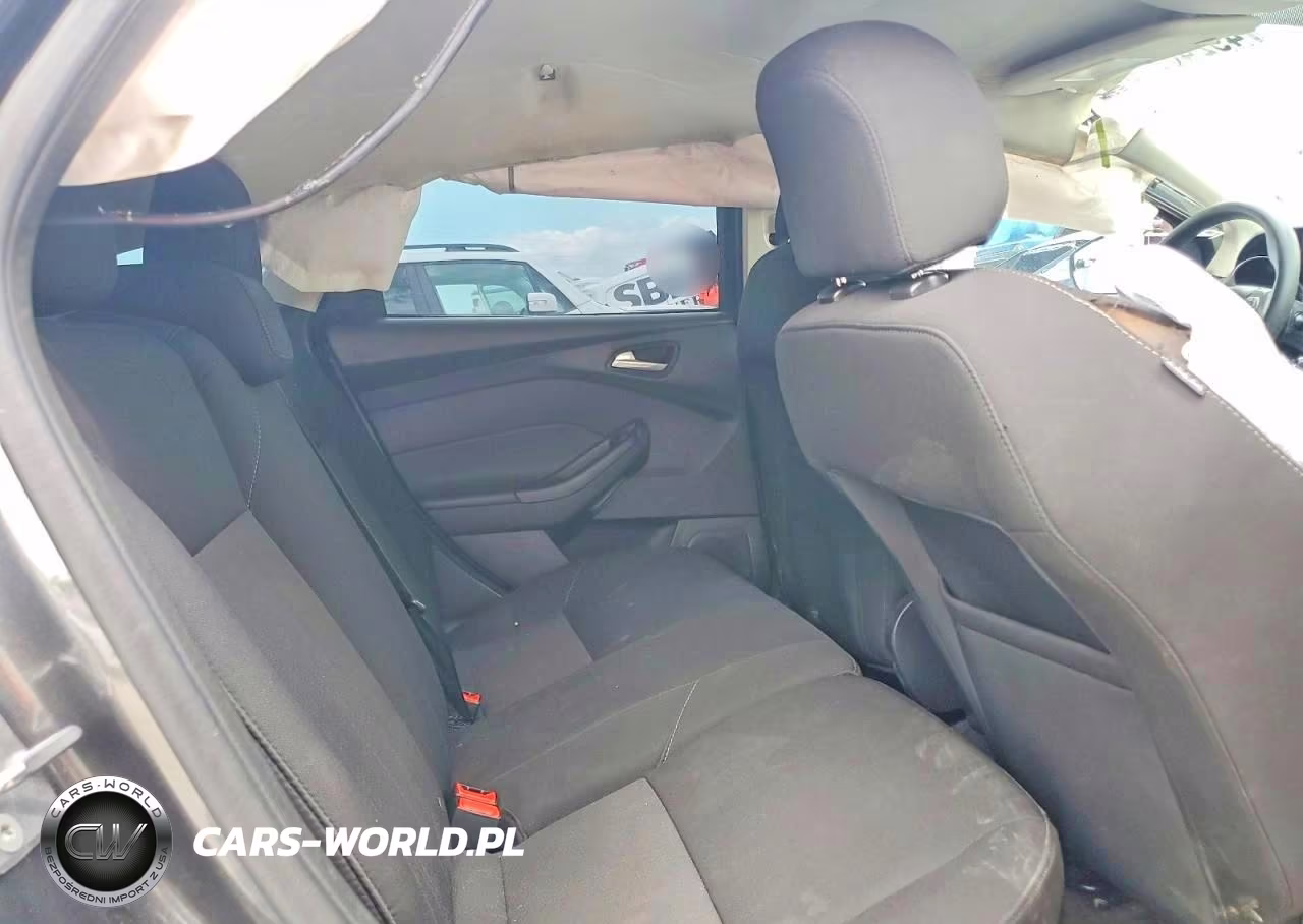 2017 Ford Focus Se VIN:1FADP3K21HL324748 - 10