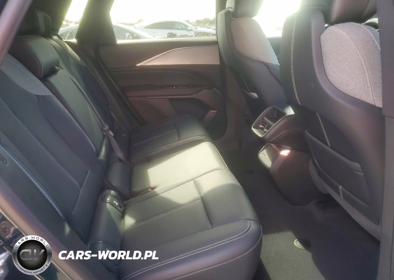 2024 Cadillac Lyriq Tech VIN:1GYKPMRK7RZ138332 - 11